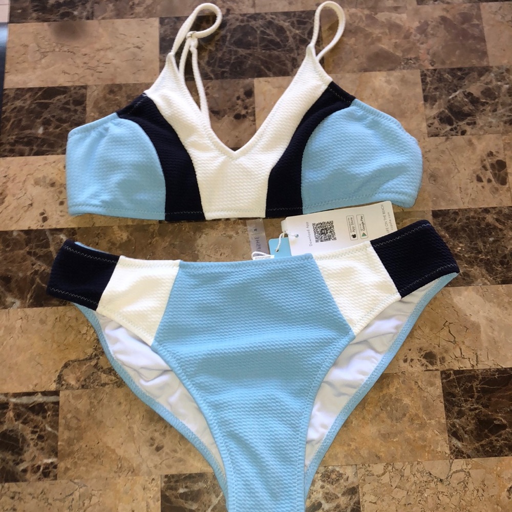 NWT cupshe blue and white bikini, size medium